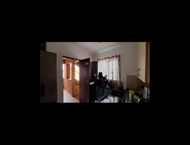 2 BEDROOM TOWNHOUSE FOR SALE IN CASTLEVIEW